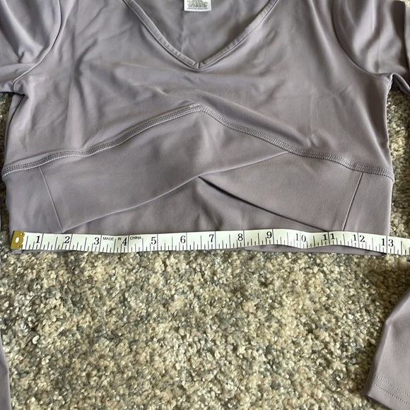 Gymshark cross over long sleeve crop top in lavender slate size small. - Picture 2 of 4
